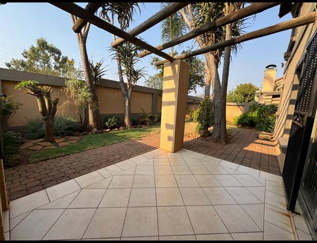 3 BEDROOM TOWNHOUSE FOR SALE IN ANNLIN